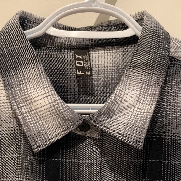 NWT. Men’s Fox shirt - Picture 4 of 7
